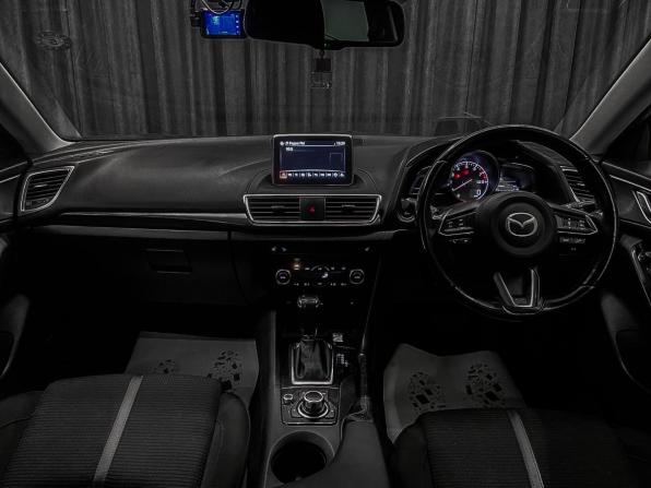 Mazda Axela III Рестайлинг с пробегом 2017 года, цена 1 380 000 рублей, 87000 км, хэтчбек, Автокод Объявления