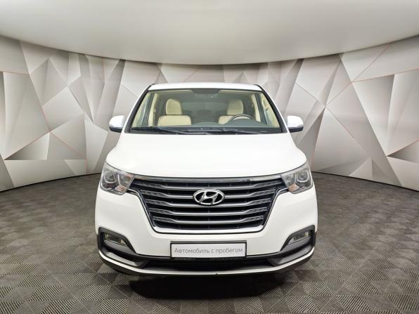 Hyundai H-1 II Рестайлинг 2 с пробегом 2018 года, цена 3 830 000 рублей, 30166 км, минивэн, Автокод Объявления