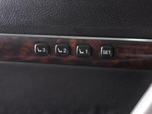 Toyota Land Cruiser 200 Series Рестайлинг 1 с пробегом 2012 года, цена 3 910 000 рублей, 323017 км, внедорожник, Автокод Объявления
