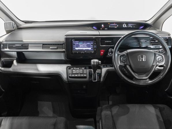 Honda Stepwgn V Рестайлинг с пробегом 2019 года, цена 2 149 000 рублей, 133763 км, минивэн, Автокод Объявления