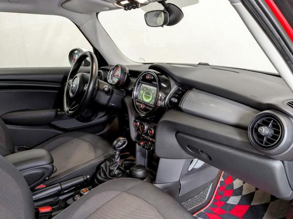 Mini Hatch III (F55/F56) с пробегом 2017 года, цена 1 750 000 рублей, 76993 км, хэтчбек, Автокод Объявления