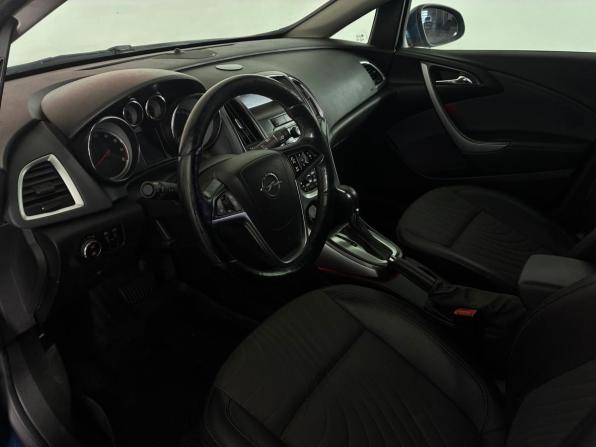 Opel Astra J Рестайлинг с пробегом 2013 года, цена 650 000 рублей, 189512 км, седан, Автокод Объявления