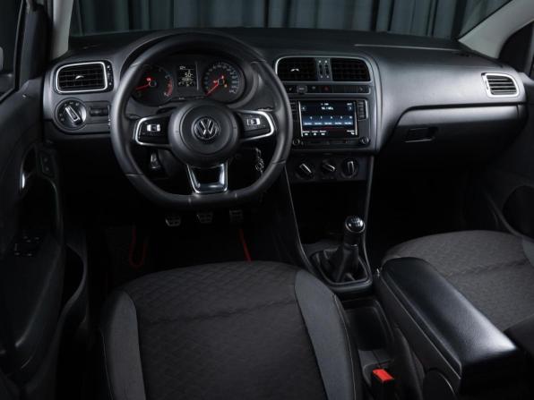 Volkswagen Polo V Рестайлинг с пробегом 2018 года, цена 1 035 000 рублей, 159384 км, седан, Автокод Объявления