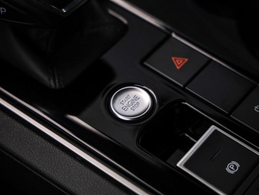 Volkswagen Touareg III Санкт-Петербург  - изображение 17
