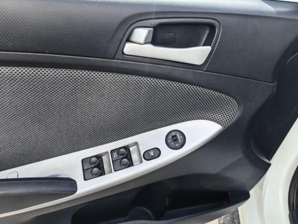 Hyundai Solaris I с пробегом 2012 года, цена 585 000 рублей, 171000 км, хэтчбек, Автокод Объявления