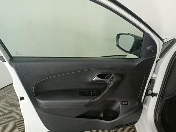 Volkswagen Polo V Рестайлинг с пробегом 2018 года, цена 1 099 000 рублей, 61000 км, седан, Автокод Объявления