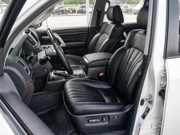 Toyota Land Cruiser 200 Series Рестайлинг 1 с пробегом 2013 года, цена 3 620 000 рублей, 293098 км, внедорожник, Автокод Объявления