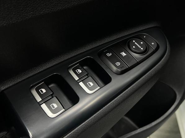 Kia Rio IV Рестайлинг с пробегом 2020 года, цена 1 560 000 рублей, 81064 км, седан, Автокод Объявления