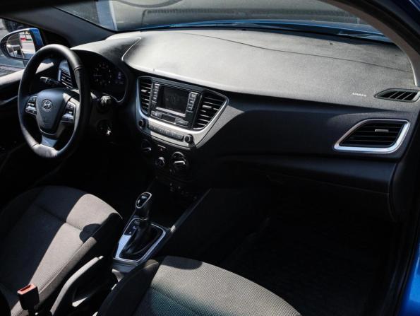 Hyundai Solaris II с пробегом 2017 года, цена 950 000 рублей, 218713 км, седан, Автокод Объявления