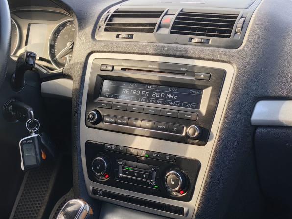 Skoda Octavia II (A5) Рестайлинг с пробегом 2013 года, цена 699 000 рублей, 252500 км, лифтбек, Автокод Объявления