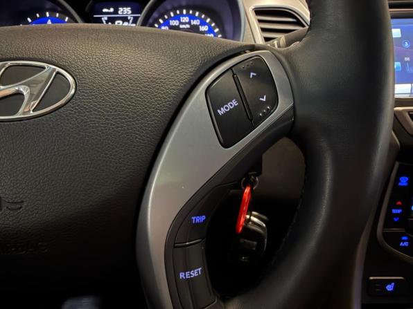 Hyundai Elantra V (MD) Рестайлинг с пробегом 2014 года, цена 1 029 000 рублей, 143000 км, седан, Автокод Объявления