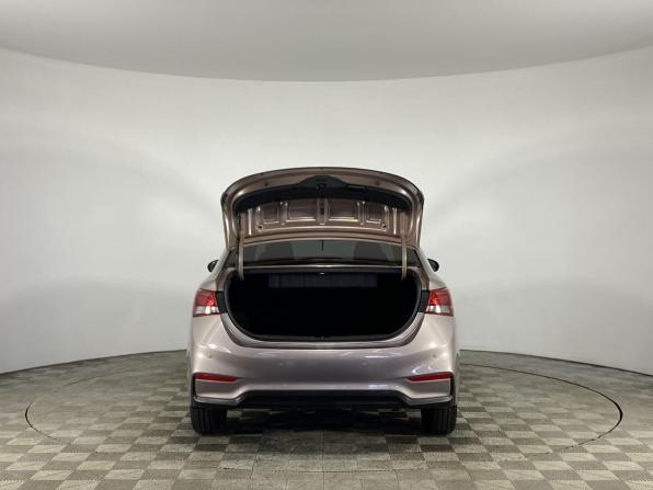 Hyundai Solaris II с пробегом 2018 года, цена 1 385 000 рублей, 131990 км, седан, Автокод Объявления