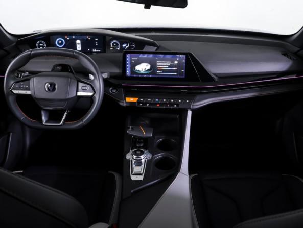 Changan UNI-V I с пробегом 2024 года, цена 2 274 000 рублей, 12200 км, лифтбек, Автокод Объявления