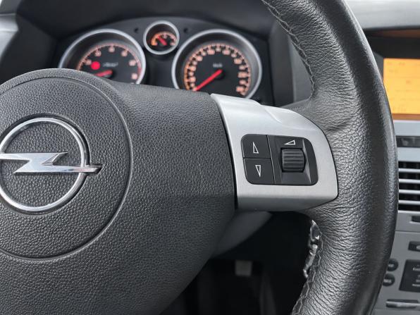 Opel Astra H Рестайлинг с пробегом 2011 года, цена 789 000 рублей, 186014 км, седан, Автокод Объявления