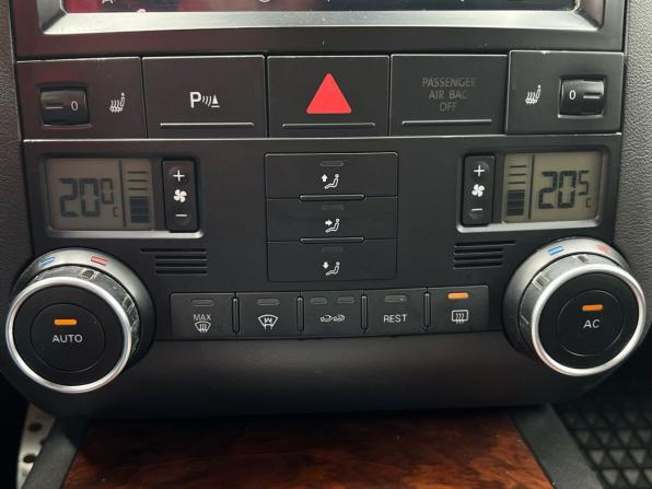 Volkswagen Touareg I Рестайлинг с пробегом 2009 года, цена 1 080 000 рублей, 281355 км, внедорожник, Автокод Объявления