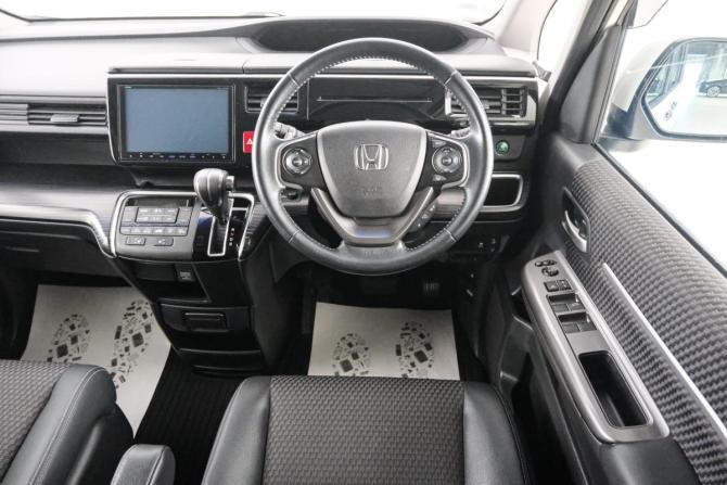Honda Stepwgn V с пробегом 2015 года, цена 1 699 000 рублей, 204244 км, минивэн, Автокод Объявления