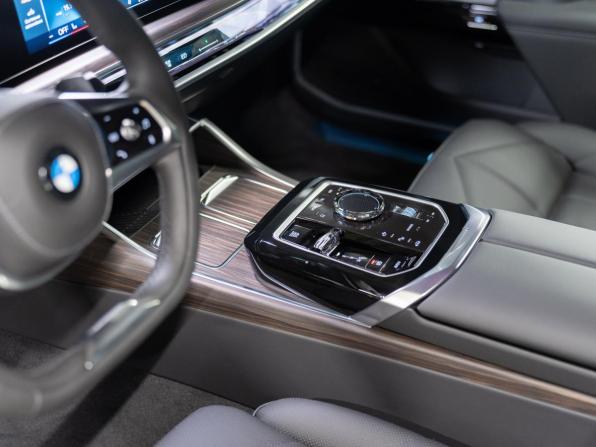 Новый BMW 7 серии VII (G70) 2025 года, цена 17 290 000 рублей, седан, Автокод Объявления