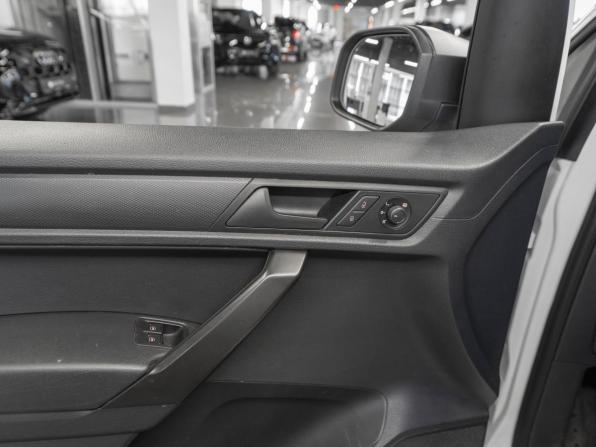 Volkswagen Caddy IV с пробегом 2020 года, цена 2 350 000 рублей, 43777 км, минивэн, Автокод Объявления
