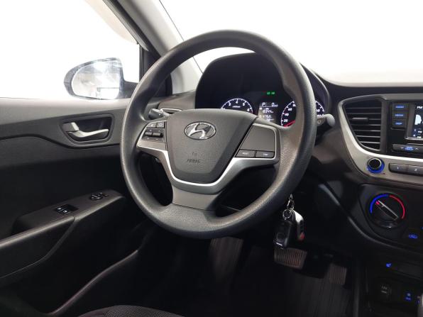Hyundai Solaris II с пробегом 2017 года, цена 1 380 000 рублей, 37222 км, седан, Автокод Объявления
