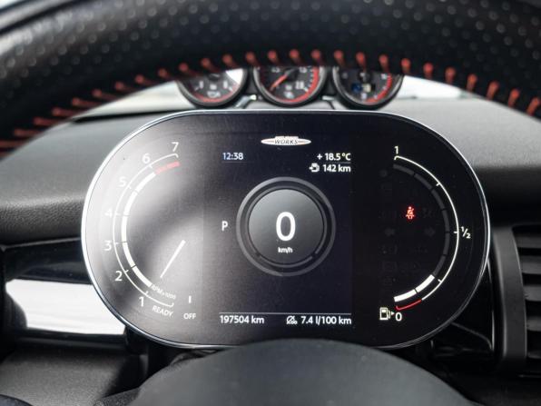 Mini Hatch III (F55/F56) с пробегом 2015 года, цена 2 180 000 рублей, 197504 км, хэтчбек, Автокод Объявления