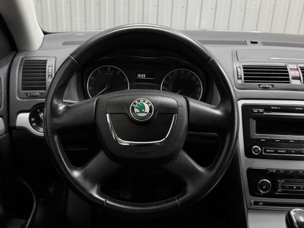 Skoda Octavia II (A5) Рестайлинг с пробегом 2012 года, цена 890 000 рублей, 201861 км, лифтбек, Автокод Объявления