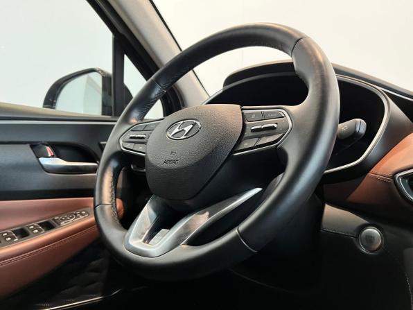 Hyundai Santa Fe IV Рестайлинг с пробегом 2022 года, цена 4 099 000 рублей, 72508 км, внедорожник, Автокод Объявления