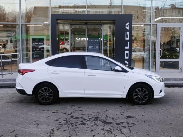 Hyundai Solaris II Рестайлинг с пробегом 2022 года, цена 1 549 000 рублей, 53497 км, седан, Автокод Объявления