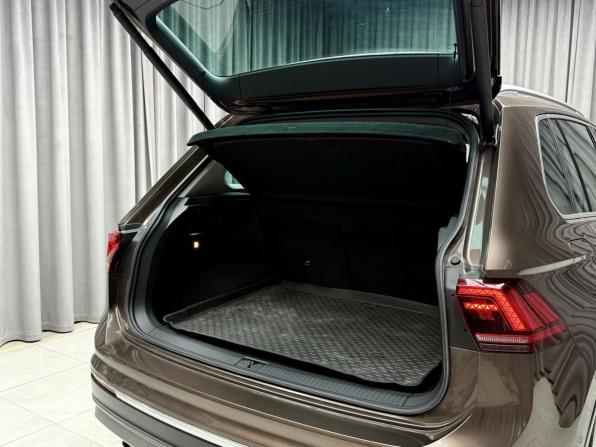 Volkswagen Tiguan II с пробегом 2017 года, цена 2 849 000 рублей, 128143 км, внедорожник, Автокод Объявления