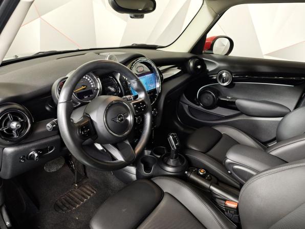 Mini Hatch III (F55/F56) Рестайлинг 2 с пробегом 2022 года, цена 2 600 000 рублей, 52056 км, хэтчбек, Автокод Объявления