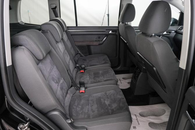 Volkswagen Touran I Рестайлинг 2 с пробегом 2012 года, цена 1 099 000 рублей, 67100 км, компактвэн, Автокод Объявления