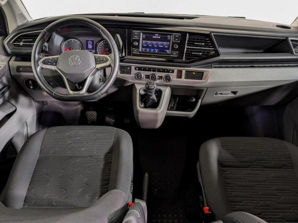 Volkswagen Caravelle T6 Рестайлинг с пробегом 2021 года, цена 4 740 000 рублей, 51000 км, минивэн, Автокод Объявления
