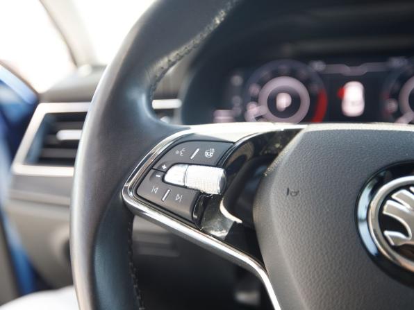 Skoda Rapid II с пробегом 2021 года, цена 1 350 000 рублей, 98853 км, лифтбек, Автокод Объявления