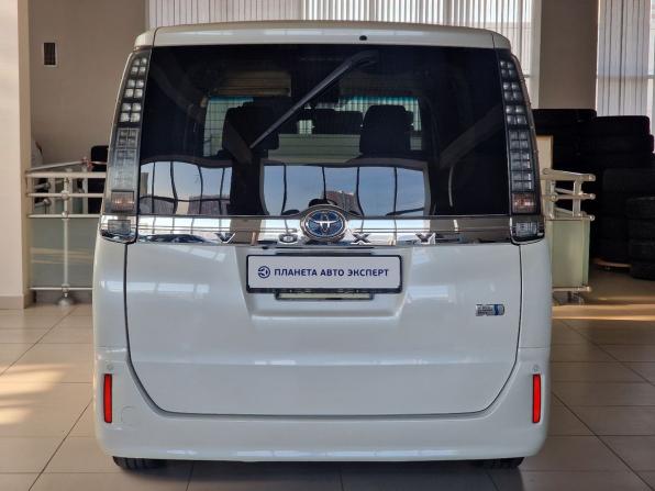Toyota Voxy III (R80) с пробегом 2014 года, цена 1 650 000 рублей, 237381 км, минивэн, Автокод Объявления