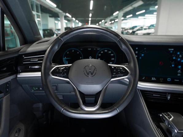 Volkswagen Touareg III Рестайлинг с пробегом 2024 года, цена 9 750 000 рублей, 29732 км, внедорожник, Автокод Объявления