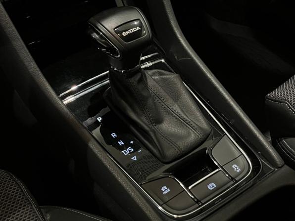 Skoda Karoq I с пробегом 2021 года, цена 2 420 000 рублей, 134017 км, внедорожник, Автокод Объявления