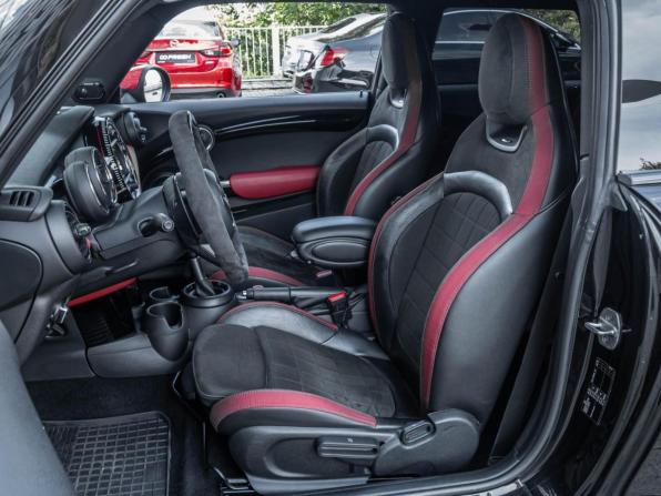 Mini Hatch III (F55/F56) с пробегом 2017 года, цена 1 840 000 рублей, 162300 км, хэтчбек, Автокод Объявления