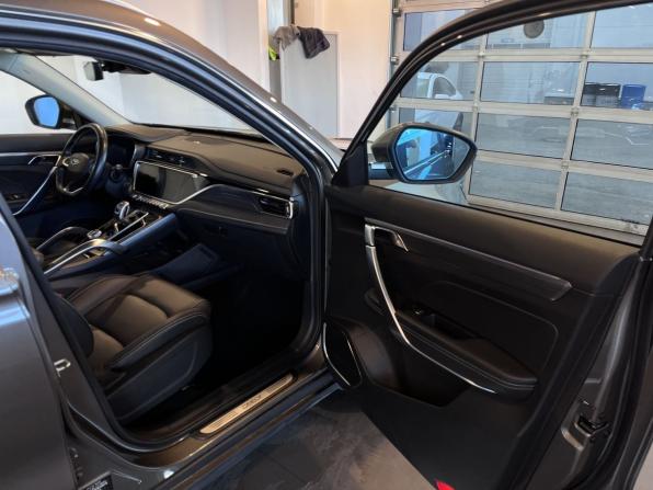 Geely Atlas Pro с пробегом 2023 года, цена 2 440 000 рублей, 58768 км, внедорожник, Автокод Объявления