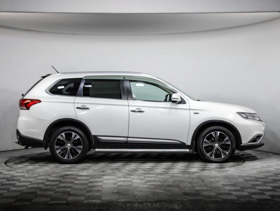 Mitsubishi Outlander III Рестайлинг 2 Санкт-Петербург  - изображение 4