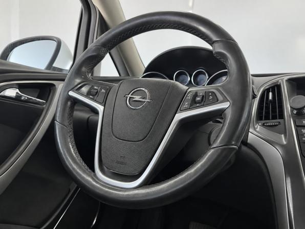 Opel Astra J с пробегом 2011 года, цена 609 000 рублей, 224103 км, хэтчбек, Автокод Объявления