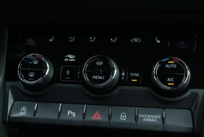 Skoda Karoq I с пробегом 2020 года, цена 2 250 000 рублей, 144128 км, внедорожник, Автокод Объявления