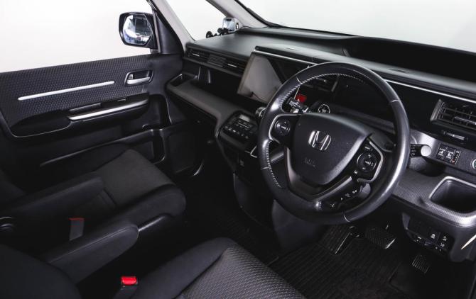 Honda Stepwgn V с пробегом 2017 года, цена 2 119 000 рублей, 106000 км, минивэн, Автокод Объявления