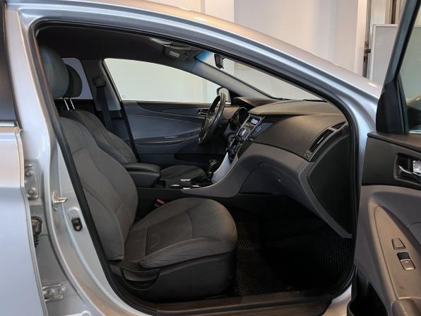 Hyundai Sonata VI (YF) с пробегом 2010 года, цена 860 000 рублей, 262012 км, седан, Автокод Объявления