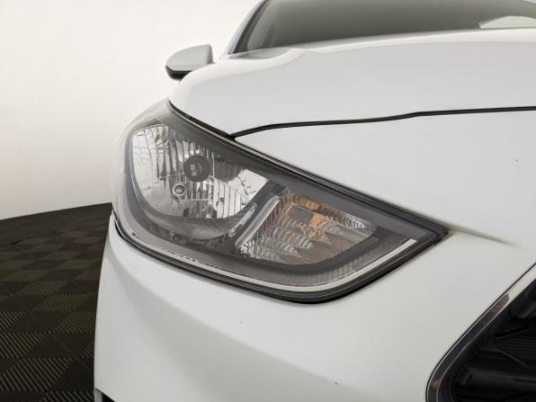 Hyundai Solaris II с пробегом 2018 года, цена 1 100 000 рублей, 167007 км, седан, Автокод Объявления