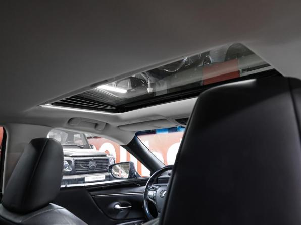 Lexus ES VII с пробегом 2019 года, цена 3 499 000 рублей, 120900 км, седан, Автокод Объявления
