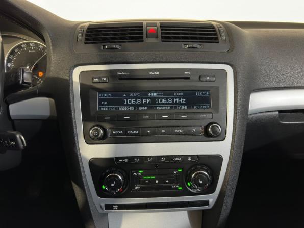 Skoda Octavia II (A5) Рестайлинг с пробегом 2011 года, цена 529 900 рублей, 233264 км, лифтбек, Автокод Объявления
