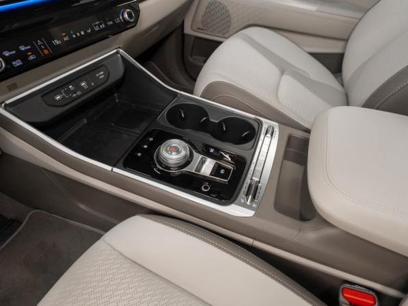 Kia Carnival IV Рестайлинг с пробегом 2024 года, цена 9 100 000 рублей, 50 км, минивэн, Автокод Объявления