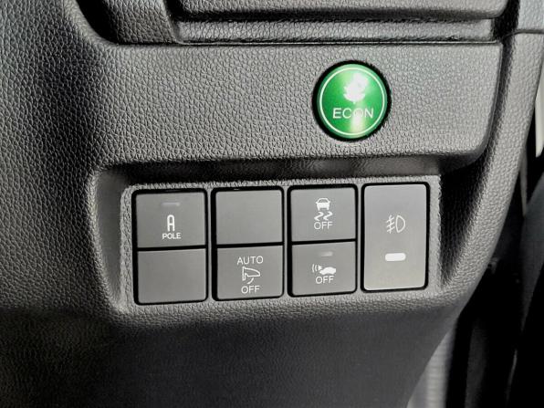 Honda Fit III с пробегом 2016 года, цена 870 000 рублей, 263329 км, хэтчбек, Автокод Объявления