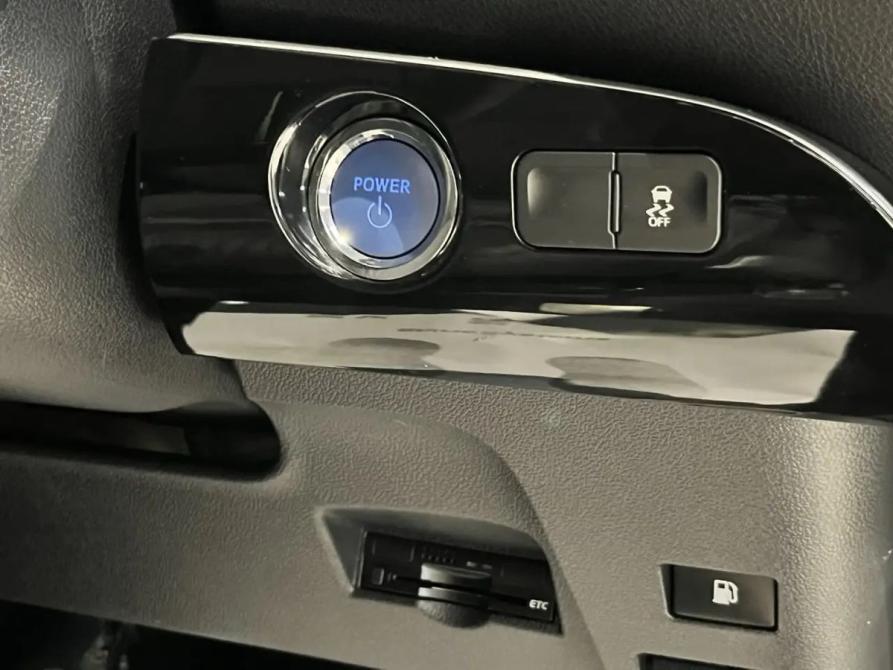 Toyota Prius IV (XW50) Новосибирск  - изображение 15