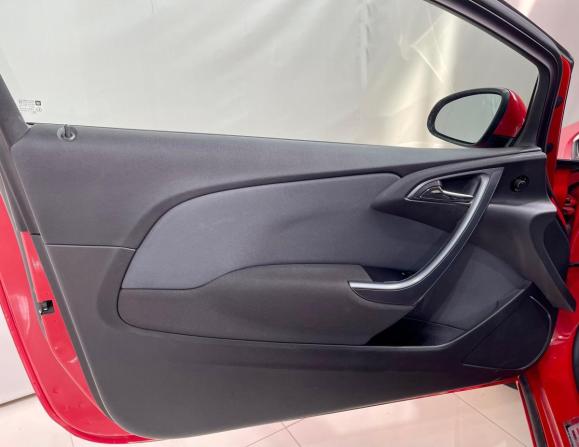 Opel Astra J Рестайлинг с пробегом 2012 года, цена 700 000 рублей, 135955 км, хэтчбек, Автокод Объявления