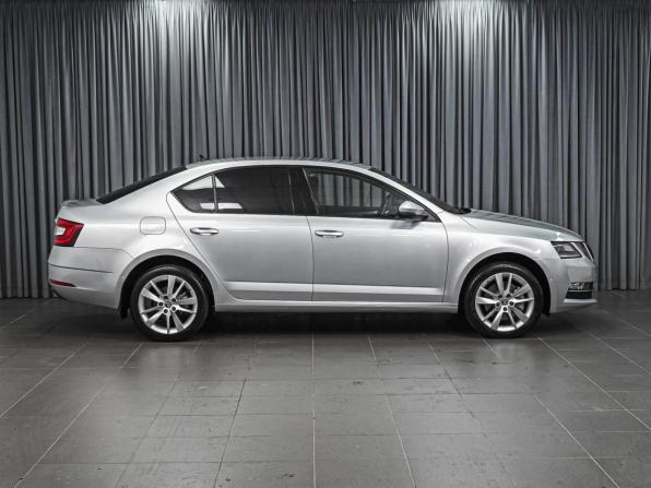 Skoda Octavia III (A7) Рестайлинг с пробегом 2017 года, цена 1 748 000 рублей, 208309 км, лифтбек, Автокод Объявления